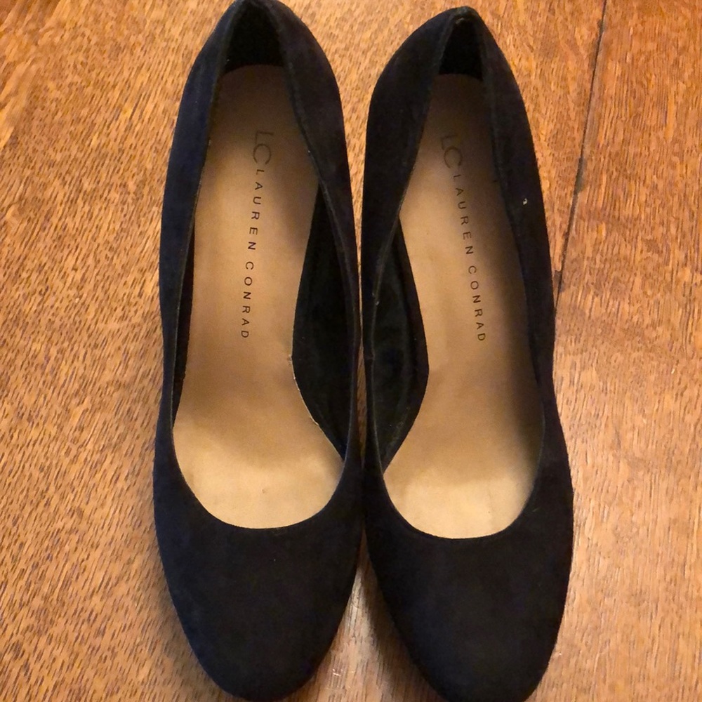 Black pumps!